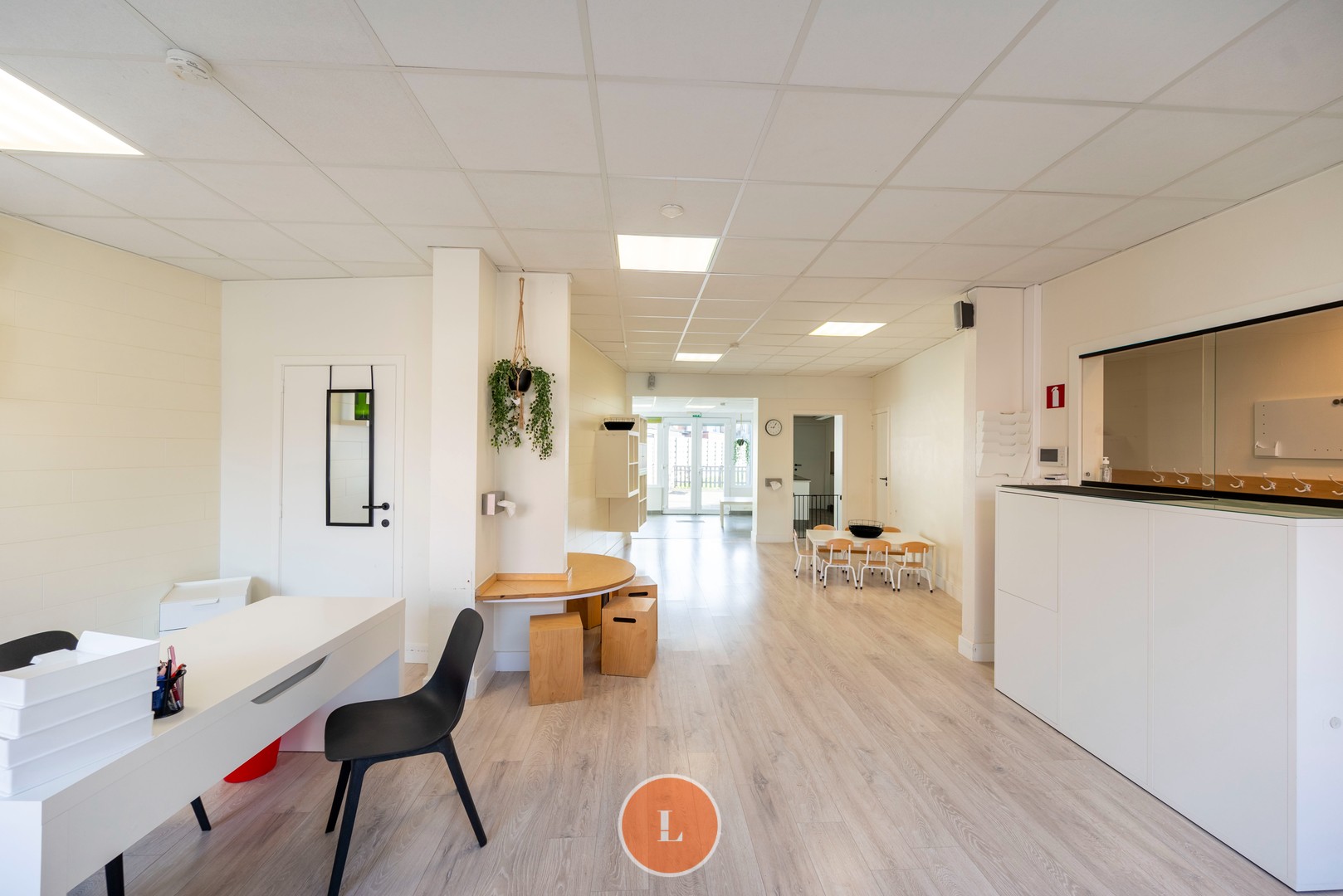 Te koop ruime halfopen woning met 4 slaapkamers en uitweg te Sint-Eloois-Winkel. - foto 2