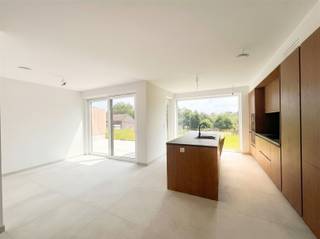 <p><span>Situated on a nature reserve, near the village center of rural Korbeek-Dijle and with a perfect connection to both Leuven and Brussels and other connecting roads, we are honored to offer for sale this modern and timeless new construction project. </span></p><p><span>This contemporary and energy efficient new construction project has been realized by a renowned construction company and concerns 6 semi-detached houses and 1 open house. <br />This newly built house with a facade width of 9 m is situated on a plot of 287 m² and has a living area of 165 m². In a modern and timeless architectural style, this home is finished to a high standard and equipped with all modern living comforts, being underfloor heating throughout, heat pump, solar panels and so much more. This energy efficient property comprises on the ground floor an entrance hall, a guest toilet, a practical storage room, a spacious living room with adjacent dining area with open kitchen which provides access to the garden with terrace of 19 m² where it is lovely to relax. The second floor comprises a bathroom, a separate toilet, a technical storage room and 3 bedrooms. </span></p><p><span>In short, a real opportunity for people who want to live energy efficiently, timelessly, luxuriously and comfortably surrounded by the peace and greenery of the Dyle valley. A unique opportunity! </span></p><p><span> </span></p>