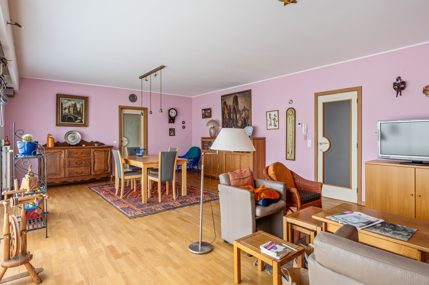 Rustig wonen met terras, 3 slaapkamers en private parking - foto 4