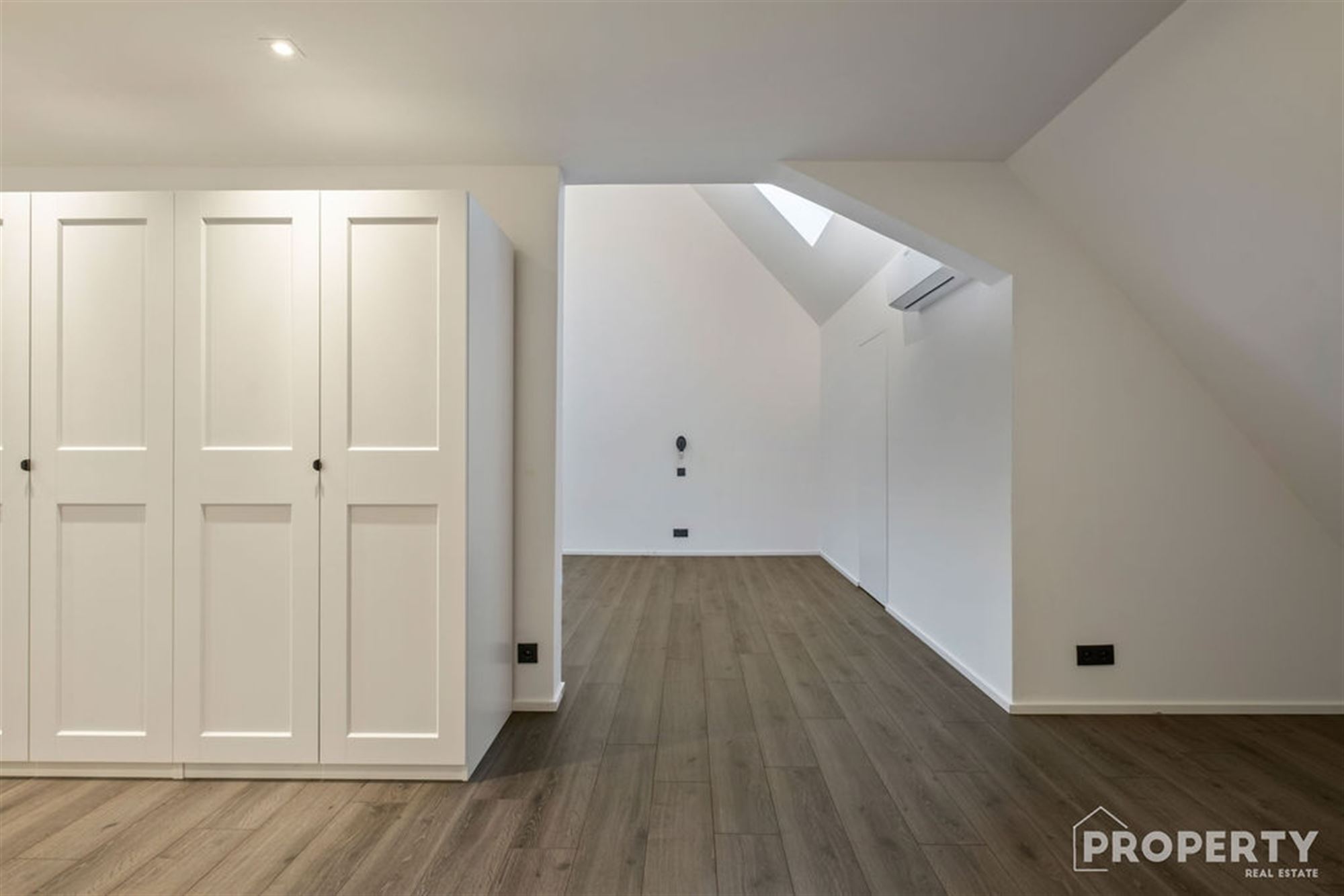 Ruime gerenoveerde woning met 4 slaapkamers te koop! - foto 4