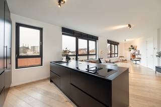 In de charmante Belegstraat, midden in het bruisende Antwerpen-Zuid, vind je deze stijlvolle penthouse uit 2018. Een plek waar rust en stadse...