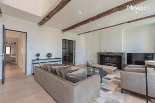 Wonen aan de Graslei, dat is wonen in het kloppend hart van Gent waar geschiedenis, charme en hedendaags comfort elkaar ontmoeten. Deze...