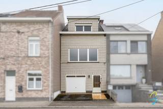 For a viewing or more information, call Saimen at 0470 79 24 20 or email saimen@cornelis-goeman.be<br /><br />For sale: detached single-story home in Onkerzele (Geraardsbergen)<br /><br />This well-maintained detached single-story home is quietly located in Onkerzele, a borough of Geraardsbergen, within walking distance of the center, shops, schools, and public transportation.<br /><br />The ground floor features an entryway, a spacious garage, and a practical, spacious storage room with access to the garden.<br /><br />The first floor includes a separate half-bath, a cozy living room, and a bright kitchen with access to the garden, where you can enjoy the outdoors in peace.<br /><br />On the second floor, you’ll find two bedrooms, an office/storage room—ideal as a home office or hobby room—and a bathroom.<br /><br />This home is the perfect opportunity for first-time buyers, young families, or investors looking for a well-located property with plenty of potential.<br /><br />Interested? Feel free to contact us for more information or to schedule a visit.