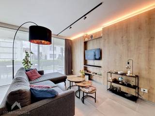<p>Prachtig appartement op een rustige ligging in een kleinschalig gebouw met weinig appartementen. Gelegen op het gelijkvloers, met een aangename indeling en veel lichtinval. De grote, volledig geïnstalleerde open keuken sluit mooi aan op de ruime en gezellige leefruimte met zit- en eethoek, die uitkijkt op de tuin. De onderhoudsvriendelijke tuin met groot terras vormt een heerlijke buitenruimte om in alle rust te genieten. Verder beschikt het appartement over een apart toilet en een praktische berging met wasplaats. De ruime slaapkamer heeft een ensuite badkamer met inloopdouche en lavabomeubel, wat zorgt voor extra comfort en privacy. Het appartement beschikt over vloerverwarming in twee zones en domotica voor de verlichting. De tuin wordt onderhouden door een tuinman via de VME. Op wandel- en fietsafstand bevinden zich verschillende supermarkten zoals Delhaize, Okay en Aldi. Daarnaast is er elke zondagochtend een wekelijkse markt in de buurt.</p>
<p>Een garage (€25.000) en staanplaats (€15.000) zijn verplicht bij aan te kopen. Totale richtprijs van 299.000 euro incl. garage en staanplaats.</p>
<br />Extra troeven<br />
<ul>
<li>energiezuinig</li>
<li>zonnepanelen</li>
<li>gemeenschappelijke regenwaterput</li>
<li>hoogwaardig afgewerkt</li>
<li>rustig gelegen</li>
<li>garage en staanplaats</li>
<li>instapklaar</li>
</ul>
<br />Deze woning is te koop ZONDER makelaar via het concept van Smart Houses. Wenst u verdere inlichtingen of een bezoek? Contacteer rechtstreeks de eigenaar via 0478/68.55.71