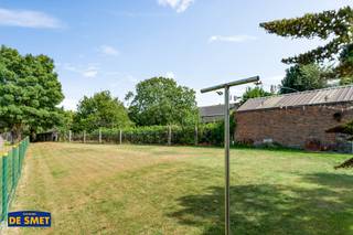 Bent u op zoek naar een polyvalent eigendom op een strategische ligging?Dan is deze te renoveren opportuniteit met een ruime tuin ongetwijfeld iets...