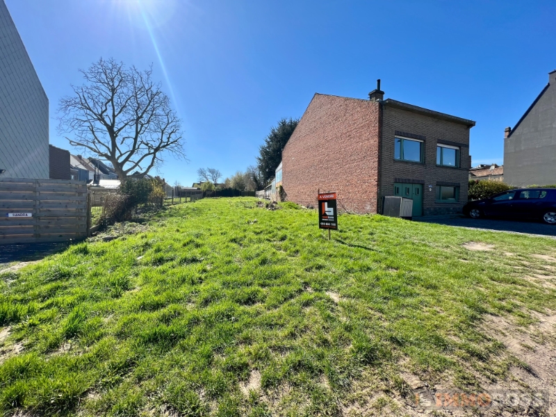 Mooi gelegen perceel bouwgrond (711m2) nabij centrum van Ronse - photo 1