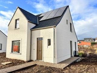 In de Ommegangstraat in Petegem-aan-de-Schelde, een rustige en aangename deelgemeente van Wortegem-Petegem, bevindt zich deze moderne...