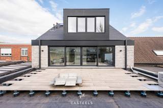 Unieke kans: Ruime duplex van 190 m² met zonnig terras van 30 m²Bent u op zoek naar een moderne, energiezuinige woonst met alle comfort van de...
