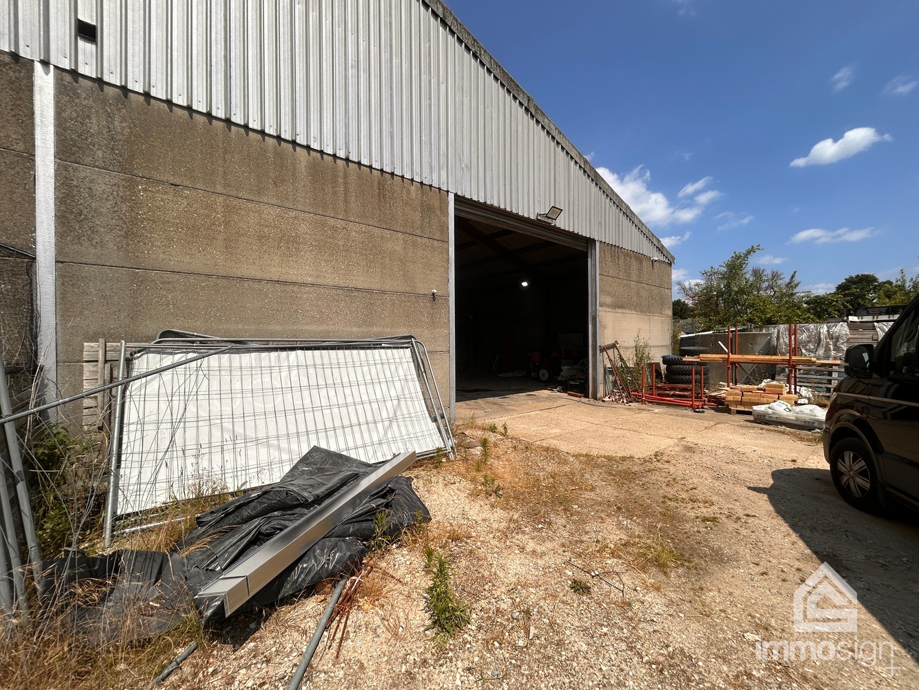 Loods van 180 m² ter opslag met grote automatische garagepoort te Bocholt! - foto 4