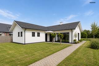 Deze te renoveren gelijkvloerse woning met 3 slaapkamers is rustig gelegen in de gegeerde buurt Ginderbuiten in Mol, op een zonnig perceel van...