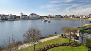 Uitzonderlijk hoekappartement in de befaamde residentie & hotel "La Réserve", met frontaal uitzicht op het Zegemeer en op 100meter van...