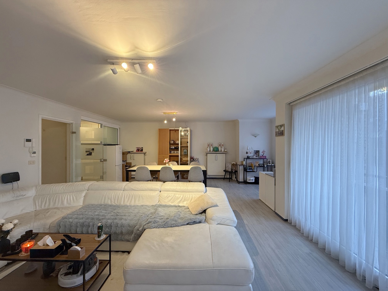 Ruim appartement met 2 slaapkamers, terras en garage - foto 5