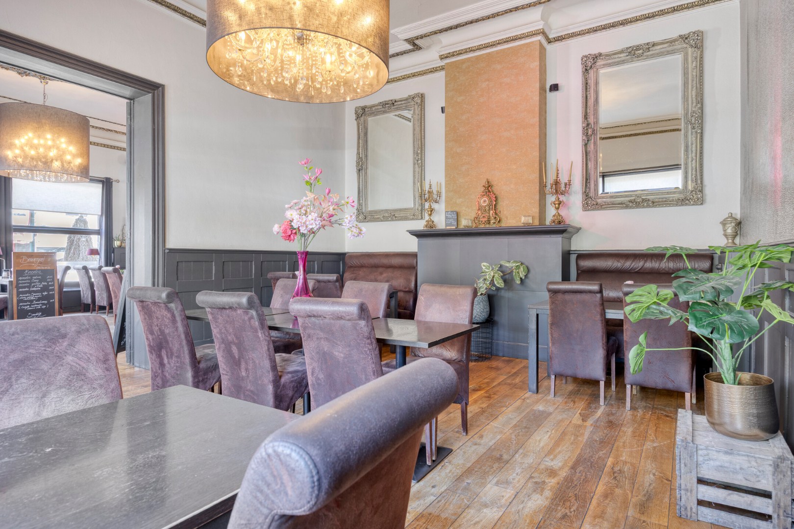 Handelshuis met horecazaak, 2 appartementen en luxueuze loft op toplocatie in Leopoldsburg - foto 5
