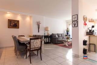 HOBOKEN | BEL-ETAGE AVEC TROIS A QUATRE CHAMBRES, JARDIN ENSOLEILLE ET GARAGE | surface habitable m² | EPC C|Rez-de-chaussée :  garage intérieur -...