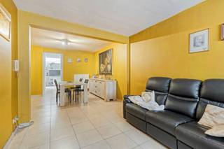 Au centre de Nieuwerkerke (commune d'Alost), vous trouverez cet immeuble d'investissement intéressant, construit en 2000. Il se compose de...