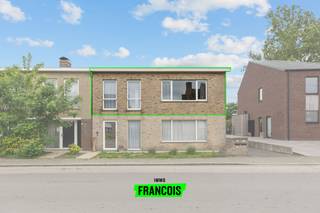 Gelegen in een kleinschalig gebouw met slechts twee wooneenheden, vinden we dit instapklare appartement op de eerste verdieping in de...