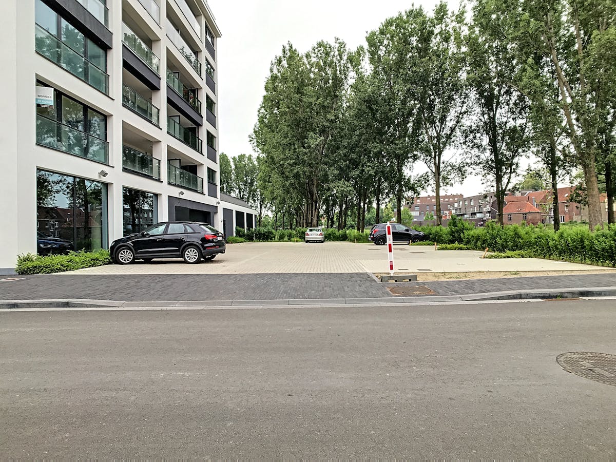 Parkeerplaats nabij centrum Ingelmunster. - foto 4
