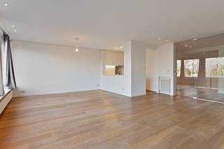 Ontdek dit prachtig lichtrijke appartement op de vierde verdieping van een karaktervolle residentie aan de Gulden-Vlieslaan in Brugge. Bereikbaar...