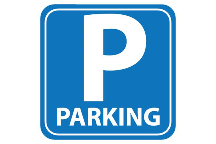 4 autostaanplaatsen in ondergrondse parkeergarage. Nummer 26-28 en 27-29.Huurprijs: €225 per maand voor de 4 plaatsen inclusief BTW.