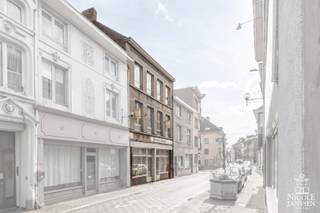 Twee met mekaar verbonden handelspanden bieden diverse mogelijkheden van restaurant, horeca tot handel of dienstensector en mogelijkheid om erboven...