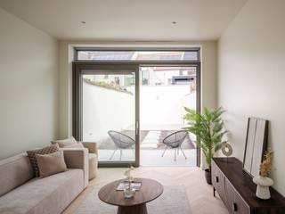 In het levendige Ledeberg bevindt zich deze volledig gerenoveerde en hoogwaardig afgewerkte woning, waar kwaliteit en comfort centraal staan. Bij...