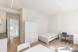 Enkel voor studenten!Deze mooie studio is gelegen op de 2de verdieping (voorzijde) van een charmant herenhuis.De studio is standaard bemeubeld en...