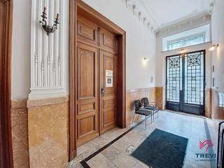 Découvrez une opportunité unique à Charleroi avec ce charmant espace de 53 m², idéalement conçu pour un bureau ou un espace de travail...