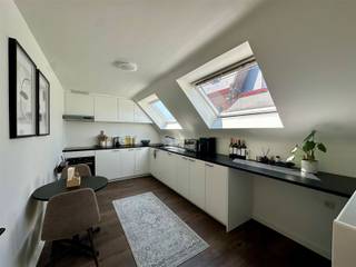 In het hartje van Sint-Maria-Oudenhove vindt u dit volledig instapklare appartement op de eerste verdieping, gelegen in een kleinschalige...
