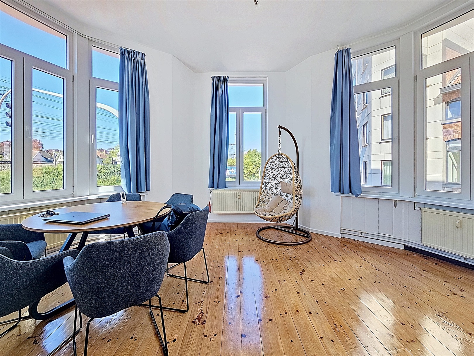 Gerenoveerd en lichtrijk appartement nabij Sint-Pieters station! - foto 2