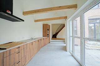 Deze karaktervolle gezinswoning is heel rustig gelegen nabij de dorpskern van het gezellige Kastel. Deze grote woning is omgetoverd tot...