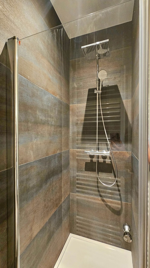 Appartement op het gelijkvloers met koer - foto 3