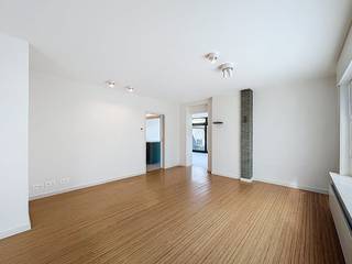 Cette spacieuse maison individuelle avec 4 chambres et un jardin confortable recherche ses nouveaux résidents. Outre le volume, cette maison...