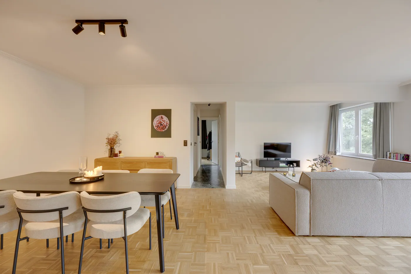 Recent gerenoveerd appartement met 2 slaapkamers en terras - foto 4