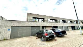 Ontdek deze gezellige woning perfect voor wie op zoek is naar comfort en ruimte.De woning biedt een ruime inkomhal met apart toilet, een lichtrijke...