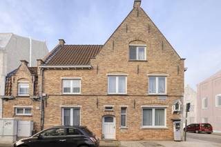 Are you looking for a spacious home or an investment in a prime location? Then this spacious four-bedroom home with a cozy courtyard in...