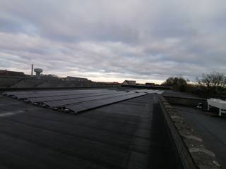 <strong>Lauwe - Industrieloods van 2000 m² te koop.</strong>
<ul><li>Betonnen vloer</li><li>Dakisolatie</li><li>Zonnepanelen inbegrepen</li><li>Verwarming op gas</li><li>Industriepoort voor vrachtwagens</li></ul>