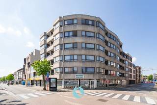 Deze vier staanplaatsen maken deel uit van een mede-eigendom gelegen op de hoek van de Grote Markt en de Marktstraat. Toegang via...