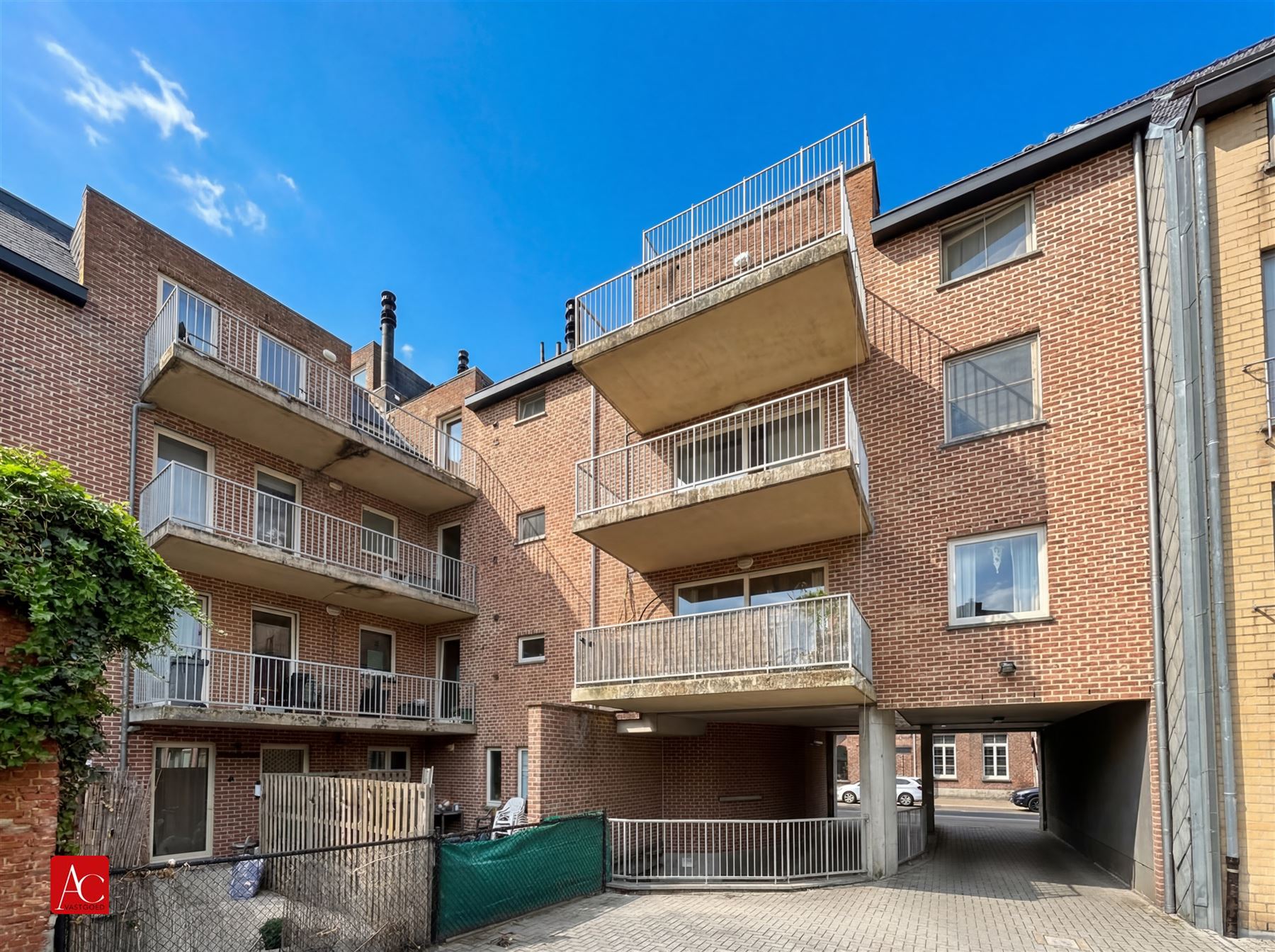 Appartementsgebouw met 12 entiteiten  - foto 4