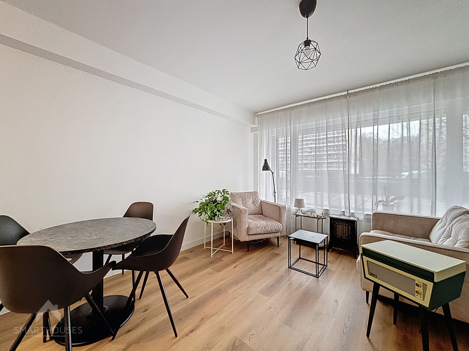 Volledig gerenoveerd gelijkvloers appartement - foto 3