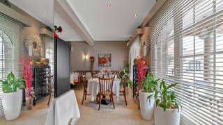 Instapklaar handelspand op toplocatie in hartje MaasmechelenBent u op zoek naar een veelzijdig en instapklaar handelspand op een uitgesproken...