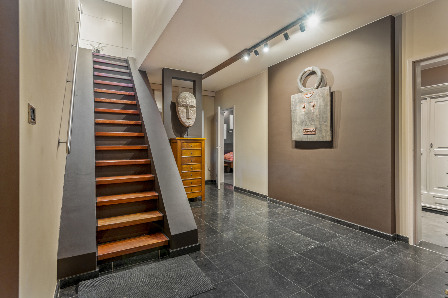 Vrijstaande villa in een residentiële omgeving. - foto 2