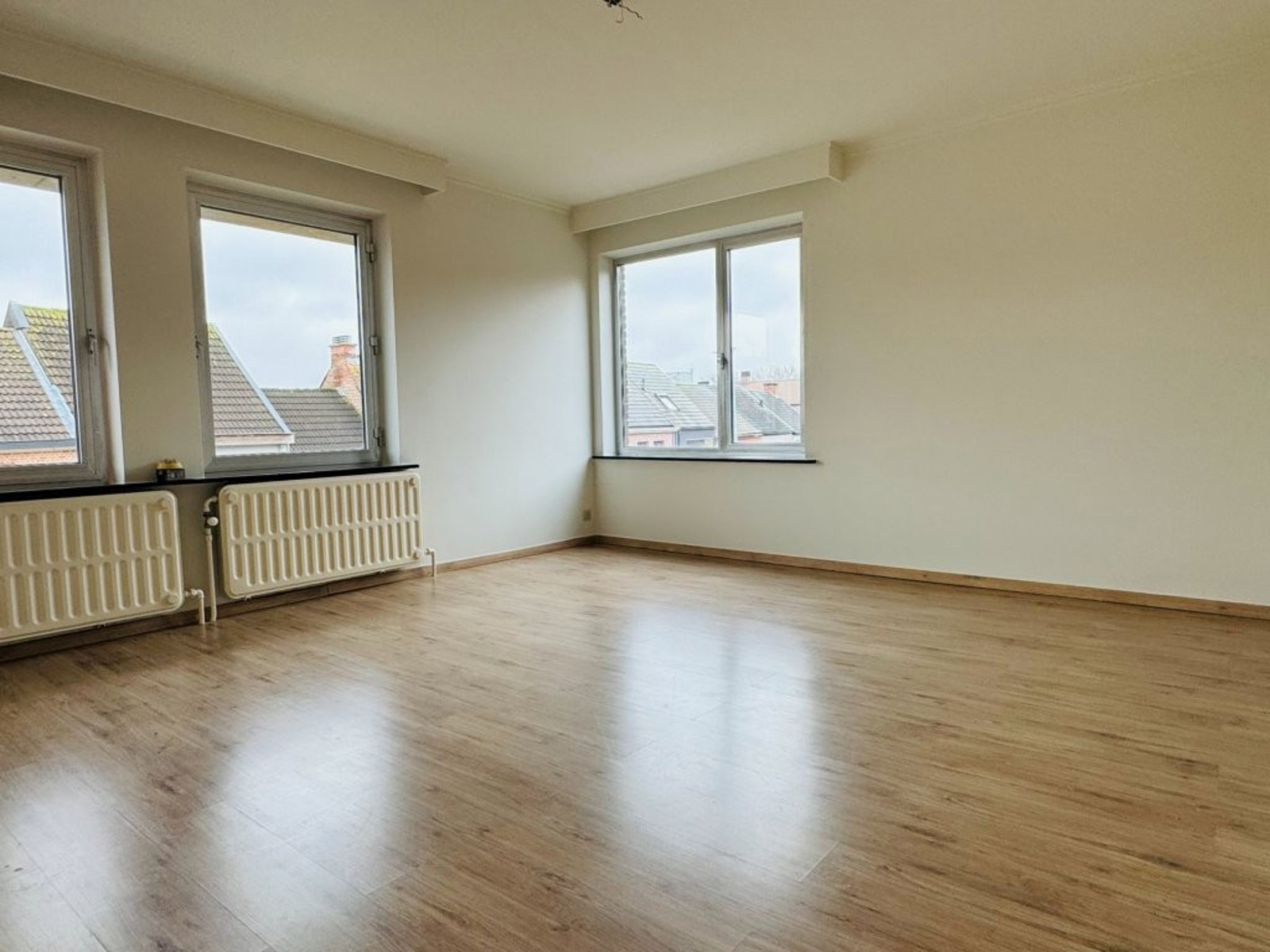 Ruime bel-etage met 3 slaapkamers, garage en tuin. - foto 5