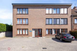 <p>Gelijkvloerse appartement met 2 slaapkamers, garage en kelder te koop aan de Oud-Strijdersstraat 61 in Herent.<br />Met een bewoonbare oppervlakte van 90 vierkante meter en een grondoppervlakte van 743 vierkante meter, is er voldoende ruimte om te genieten van zowel comfort als functionaliteit. Het appartement beschikt over een ruime lichtrijke woonkamer, twee slaapkamers, badkamer, berging, toilet en een uitgeruste keuken, waardoor het perfect is voor zowel alleenstaanden als koppels die op zoek zijn naar een instapklare woning.</p>

<p>Daarnaast zijn er praktische voorzieningen zoals een garage en een kelder, wat bijdraagt aan het gebruiksgemak en de opslagmogelijkheden. De indeling van de ruimtes is doordacht, met aandacht voor zowel lichtinval als privacy. Dit appartement, dat zich in een levendige omgeving bevindt, nodigt u uit om er uw persoonlijke stempel op te drukken en het om te vormen tot uw nieuwe thuis.<br />Interesse, contacteer ons. Email naar Info@immo-m.be of bel naar 0468 22 53 22.</p>