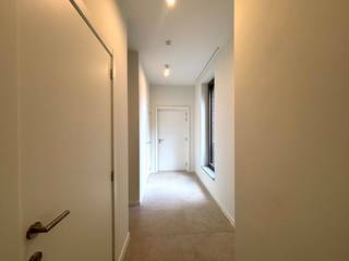 Bent u op zoek naar een instapklaar en modern appartement op een uitstekende locatie? Dit nieuwbouwappartement combineert comfortabel wonen met een rustige ligging, op wandelafstand van het bruisende centrum van Hasselt. Dankzij de ligging aan het Matrozenpad bevinden winkels, horecazaken, de jachthaven van Quartier Bleu en het openbaar vervoer zich vlakbij.<br /><br />Indeling van het gelijkvloers appartement<br /><br />Gelijkvloers: <br /><br />- Inkomhal<br />- Woonkamer<br />- Open keuken<br />- Berging<br />- Apart toilet<br />- Badkamer<br />- Slaapkamer<br />- Terras<br />- Tuin<br /><br />Verdiep -1: <br /><br />- Ondergrondse autostaanplaats (inbegrepen in de huurprijs)<br />- Gemeenschappelijke fietsenberging<br /><br />Extra info: <br />- EPB in opmaak<br />- oppervlakte 95.10m²<br />- energiezuinig <br />- geothermische warmtepomp<br /><br /><br />Naast de kwalitatieve afwerking geniet u van een centrale ligging met alle voorzieningen binnen handbereik. Scholen, winkels, horecazaken en openbaar vervoer bevinden zich in de onmiddellijke omgeving. Ook het centrum van Hasselt is vlot bereikbaar, zowel te voet als met de fiets.<br /><br />Dit appartement biedt een uitzonderlijke combinatie van ruimte, comfort en een uitstekende ligging – een unieke kans voor wie op zoek is naar een kwalitatieve huurwoning in Hasselt Centrum.<br /><br />De snelste manier om een bezoek te brengen aan dit appartement? Vraag je bezoek aan via de rode knop op onze website (www.dewaele.com).<br /><br />Telefonisch kunnen er geen afspraken gemaakt worden. Bij andere vragen kun je ons telefonisch contacteren via 011 30 50 50.<br /><br />Tot binnenkort<br /><br />