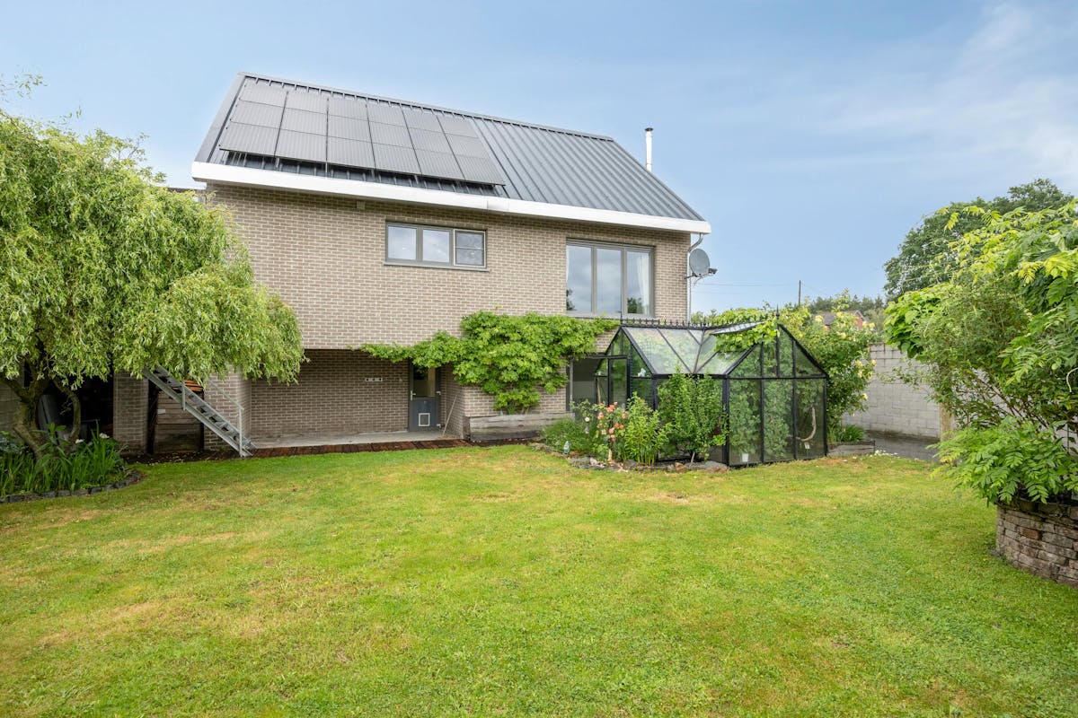 Recent home with a beautiful garden and the possibility of 2 residential entities - photo 1