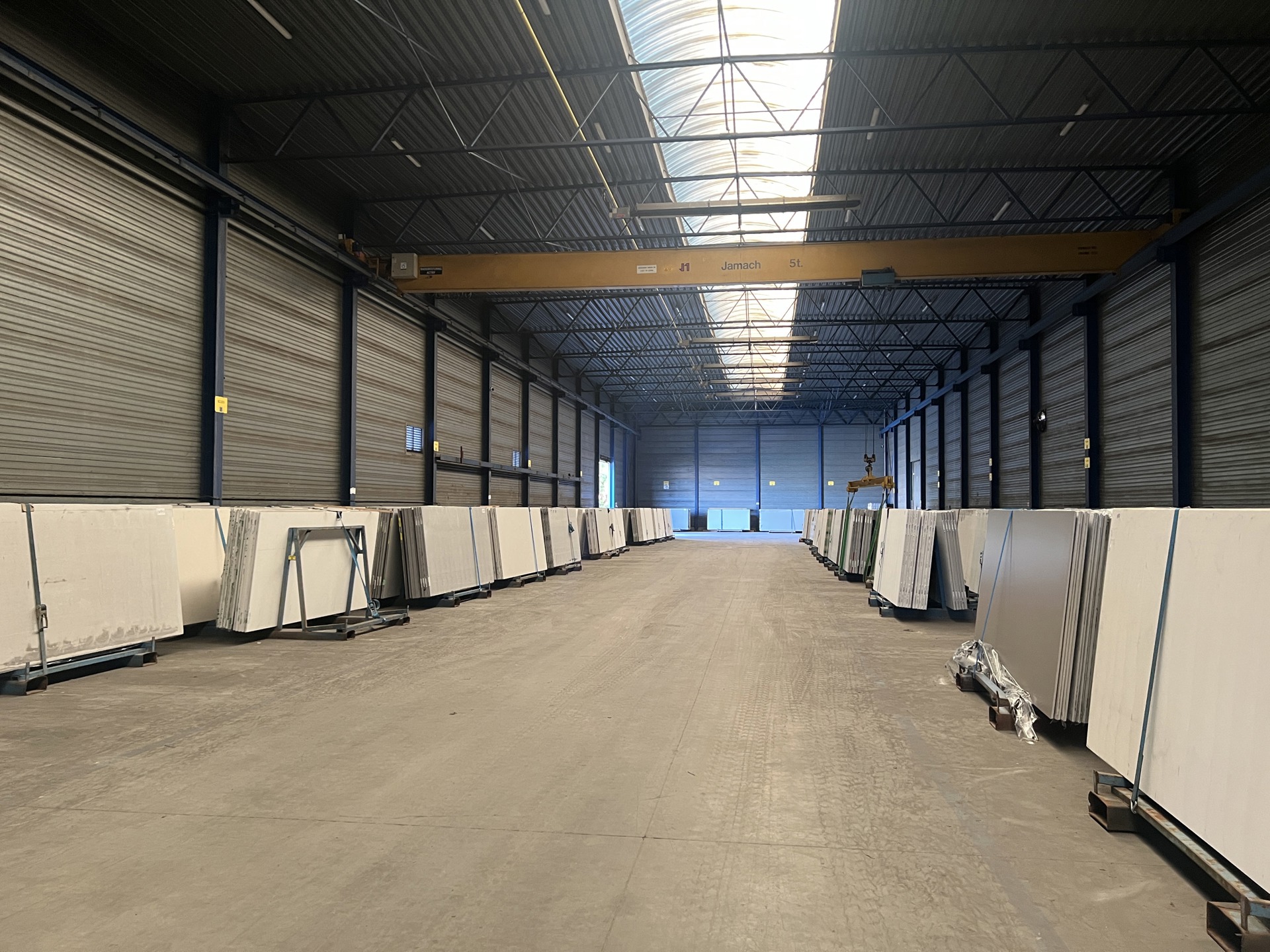 BEDRIJFSGEBOUW MET VERHARD BUITENTERREIN - foto 3