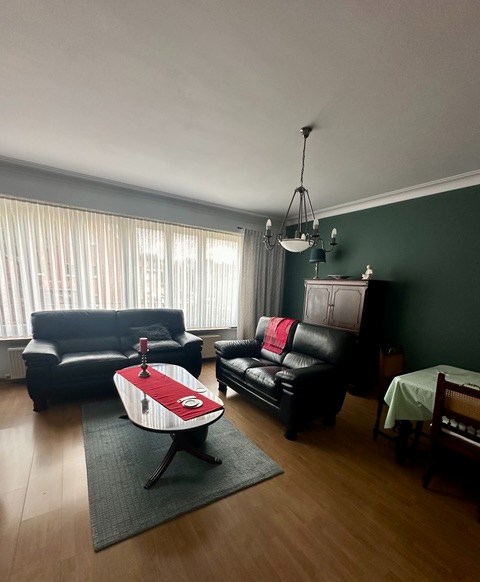 Groot woonhuis op 3 verdiepingen, bestaande uit 2 appartementen , met garage en grote tuin . - foto 4