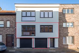 Totaal gerenoveerd appartement in een kleinschalig gebouw, ligt in het centrum van Merchtem. Het appartement werd volledig gerenoveerd en...