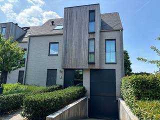 Het recente appartement is gelegen in het bruisende centrum van Hoogstraten, op slechts wandelafstand van de Vrijheid met zijn talrijke...