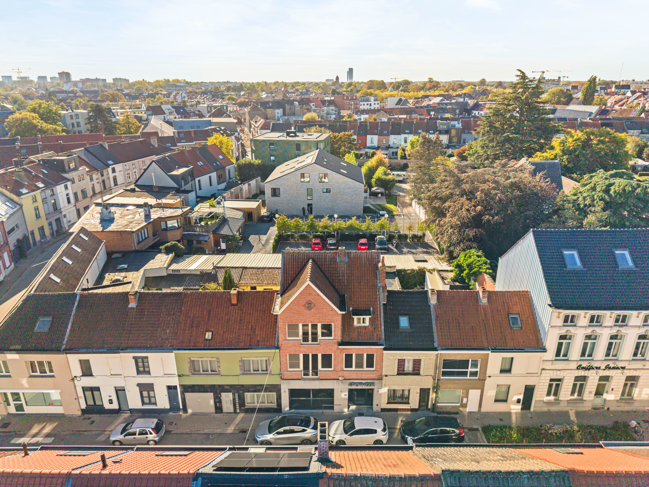 Ruime stadswoning met multifunctionele ruimte, 4 slaapkamers en garagebox - foto 5